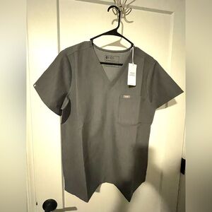FIGS LARGE TECHNICAL COLLECTION SCRUB TOP NWT LIGHT GRAY
